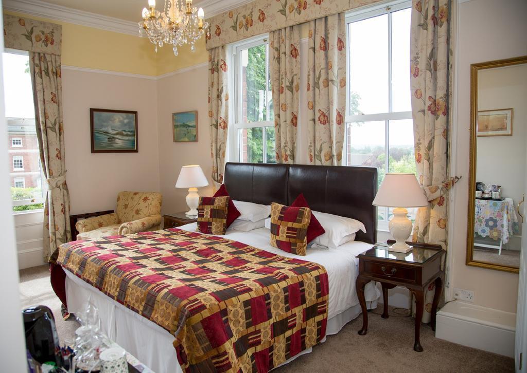 Bed and Breakfast Southbank House Херефорд Экстерьер фото